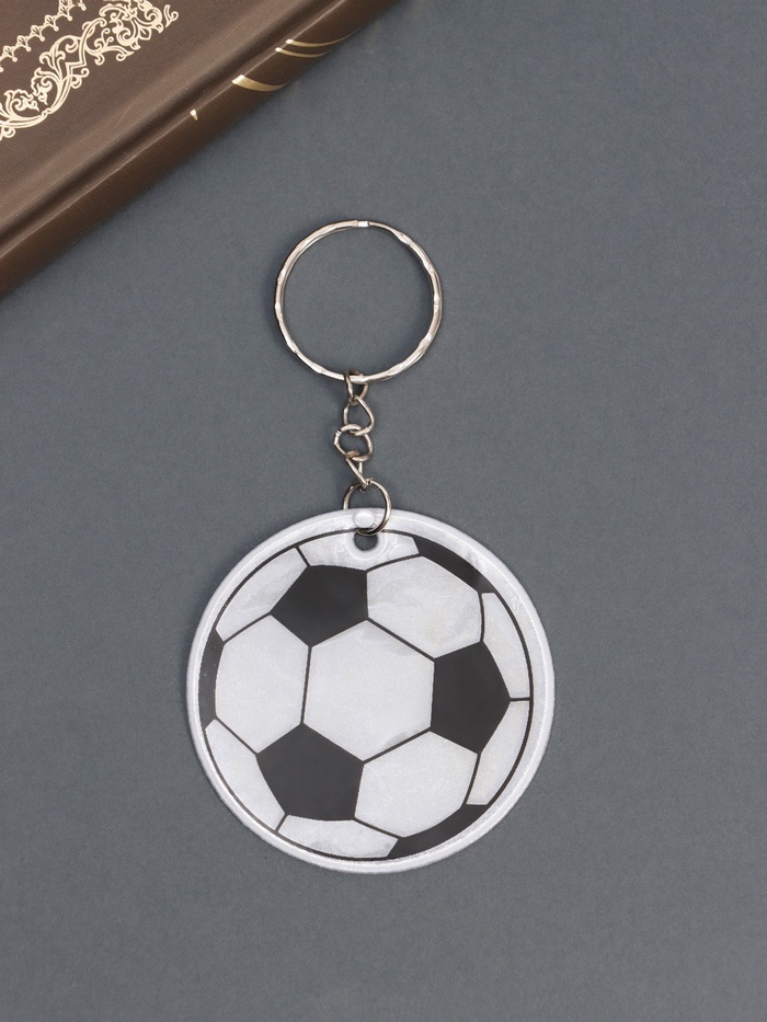 Светоотражающий брелок для ключей на кольце «Футбольный мяч», пластик, 6×6 см